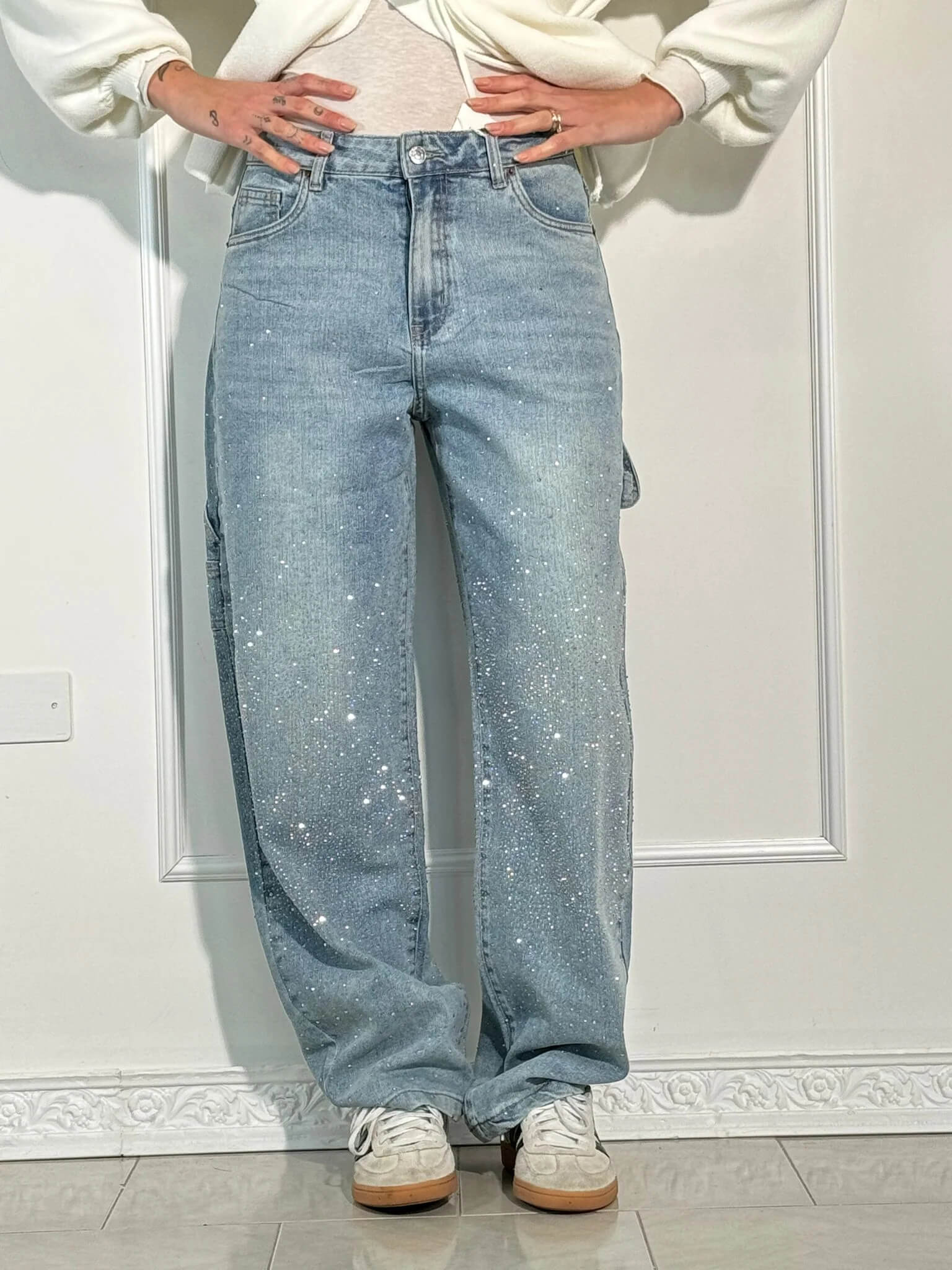 Carla - Pantalón Cargo Denim con Brillos